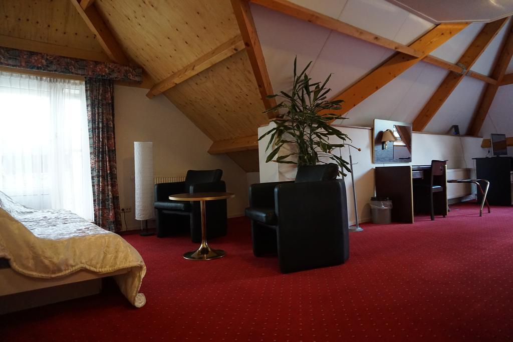 Lucy'S Inn Eesergroen Экстерьер фото