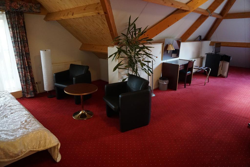 Lucy'S Inn Eesergroen Экстерьер фото