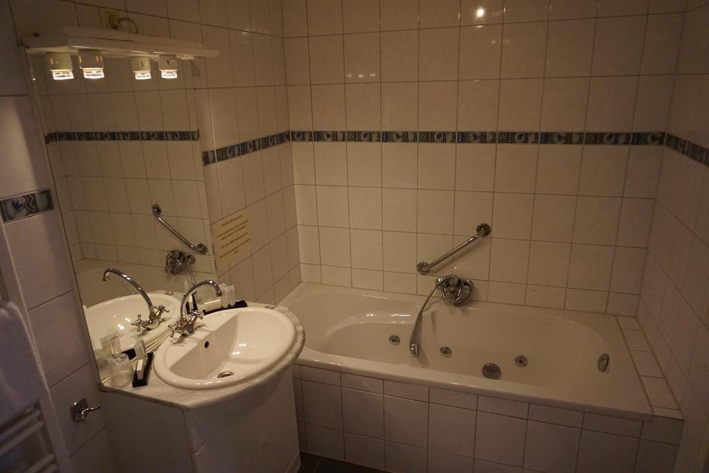 Lucy'S Inn Eesergroen Экстерьер фото